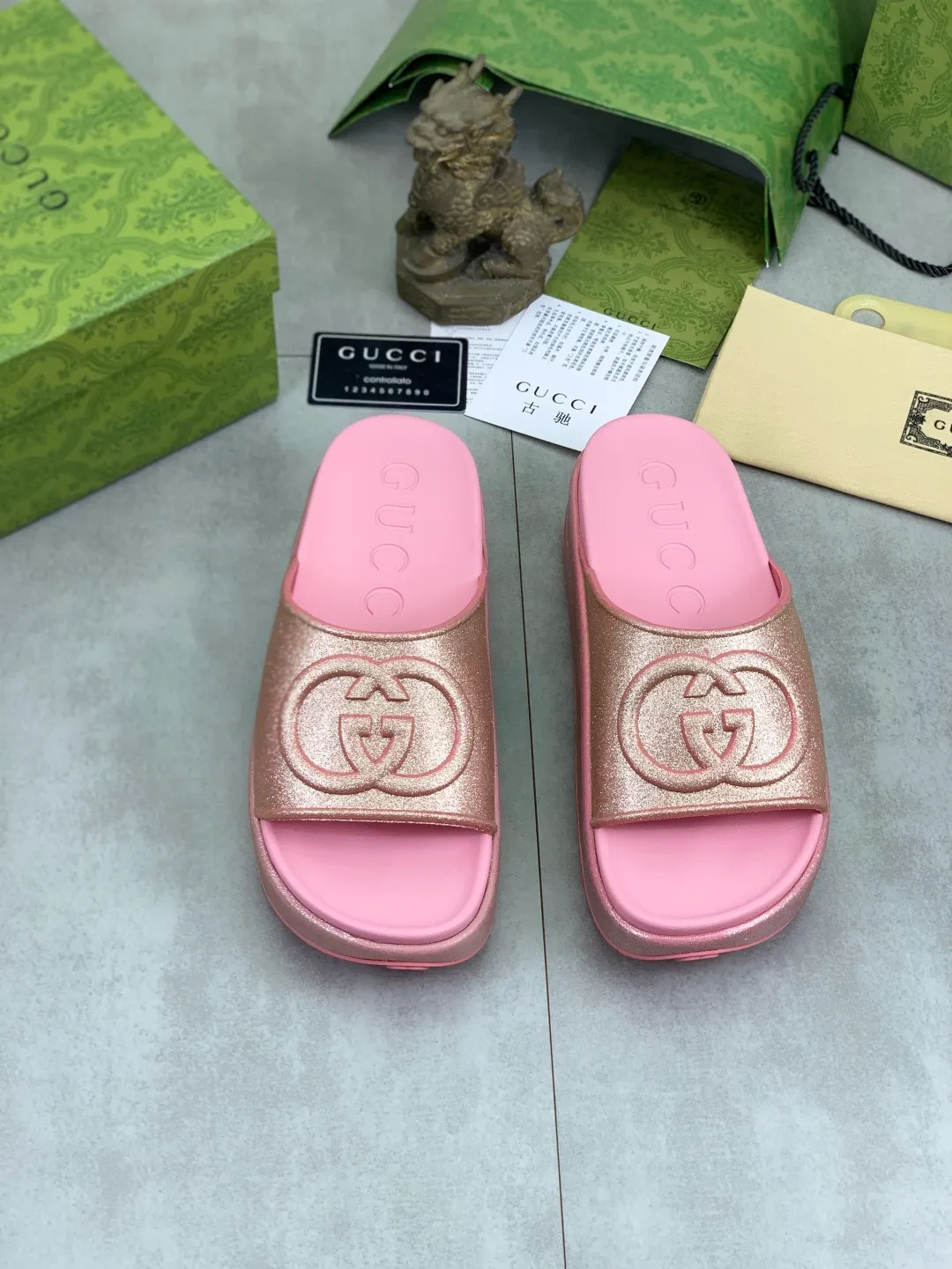 Men's Men's Shoes 💰P340💰【New】High version 🎁🎁🎁 GUCCI New Year of the Snake casual slippers, original official website, perfect workmanship, transmitting a kind of noble luxury, sublimating its definition of luxury in Gucci's high-end extraordinary craftsmanship. Original Gucci double G combination outsole, code number: 35-46, complete package